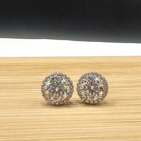 Elegant 925 Sterling Silver 4.00CT MOISSANITE screw back Stud Earrings - Picture 3 of 14